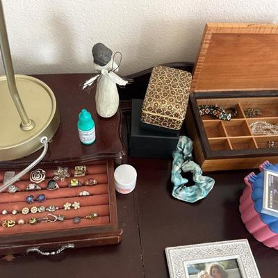 Costume jewelry 