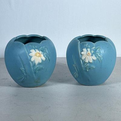 (2pc) Vintage Weller Pottery | Two matching planters/vases with daisies. Marked on bottom. Dimensions: h. 5 x w. 5 in
