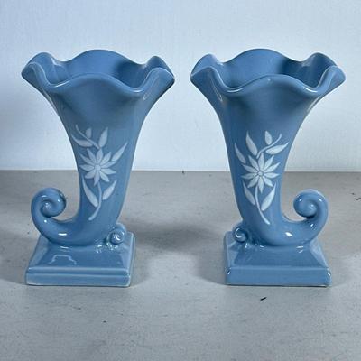 (2pc) Matching Vases MCM | Vintage blue pottery made by Abington, marked on bottom. - h. 7 x w. 4 in
