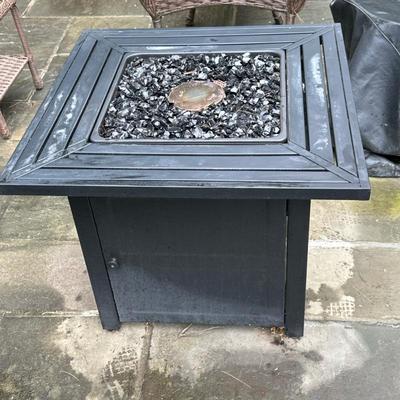 GAS OUTDOOR FIRE PIT TABLE | Square propane gas fire pit table with obsidian rock center - h. 24.5 x w. 30 x l. 30 in
