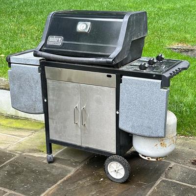 WEBER GENESIS SILVER GRILL | Weber Genesis Silver 3-burner propane grill with 2 folding shelves Dimensions: h. 45 x w. 53 x d. 22 in
