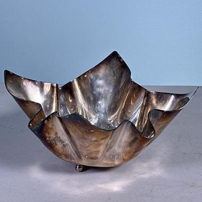 Silver Plated Handkerchief Bowl | Ruffled bowl mounted on three small ball feet - h. 4 x w. 7 in
