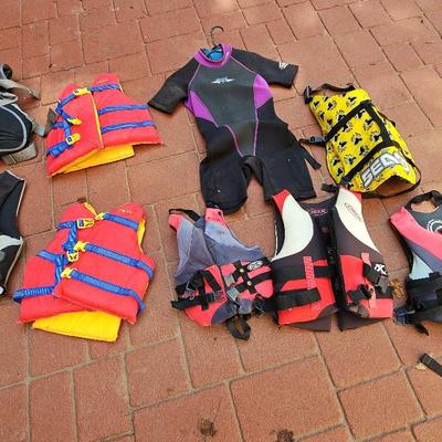 Women's And Youth Sizes Life Jackets