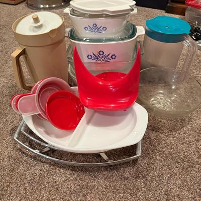 Pyrex Bowls And Misc Kitchen Items 