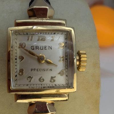 Vintage Gruen 14K Gold Ladies Watch...Working