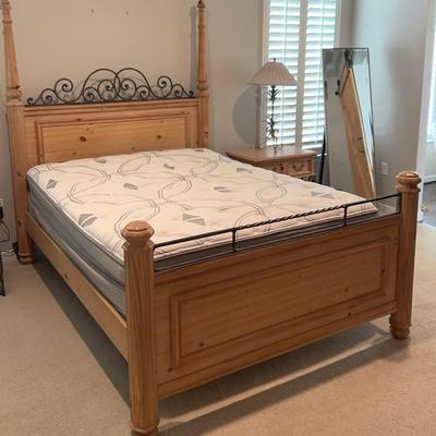 Pulaski furniture, queen, bed