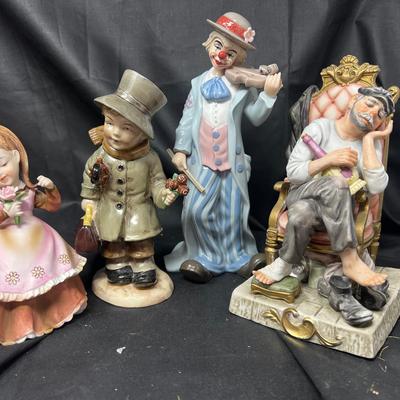 Figurines: 4