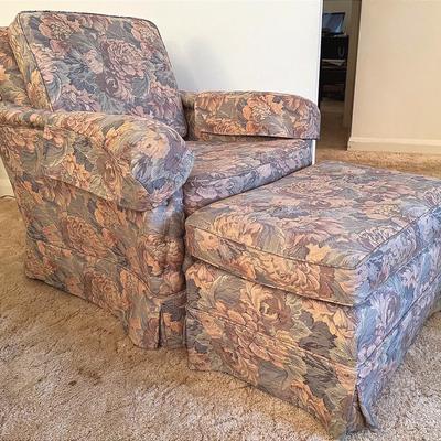 Comfy Chair With Ottoman 