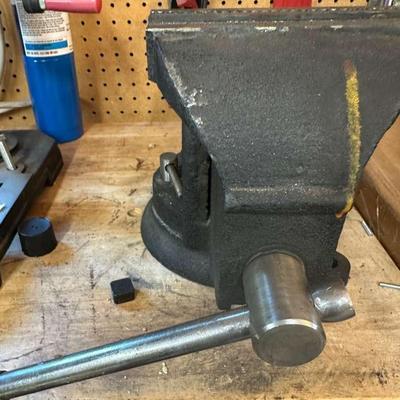 Heavy-Duty Bench Vise