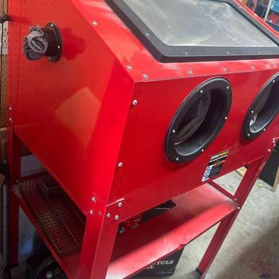 Central Pneumatic 40 lb Capacity Floor Blast Cabinet