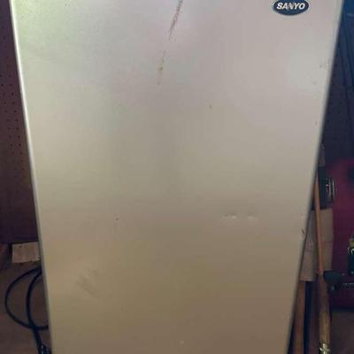 Sanyo Mini Fridge, 4.9 Cu. Ft.