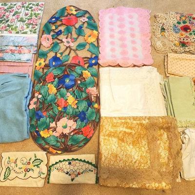 Vintage Table Placemats, Coverings & Linens