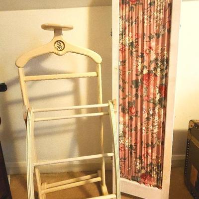 Vintage Blanket Ladders & Trifold Privacy Screen