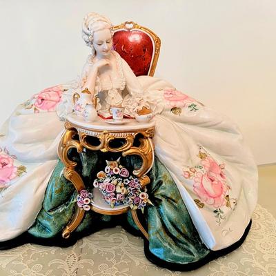 Capodimonte Porcelain ‘Great Lady Reading’