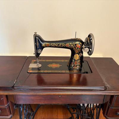 Beautiful Singer Sewing Machine in Table