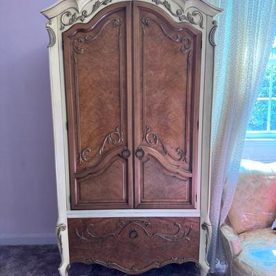 Romweber Chifforobe