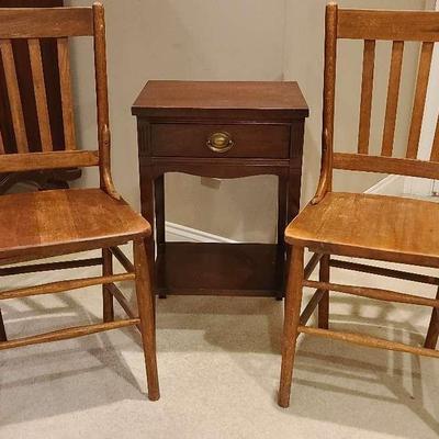 Dixie Mahogany Nightstand With Wooden Chairs