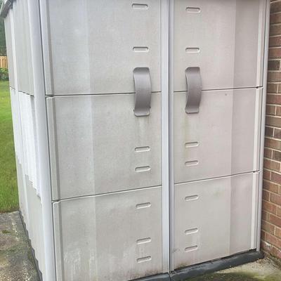 Rubbermaid Storage Shed With Contents