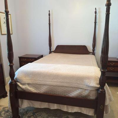 Four Post Queen Size Bed 