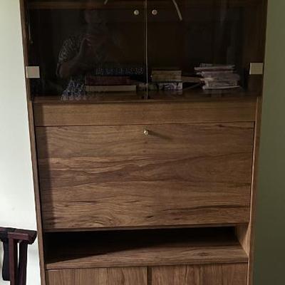Sale Photo Thumbnail #150: Entertainment center