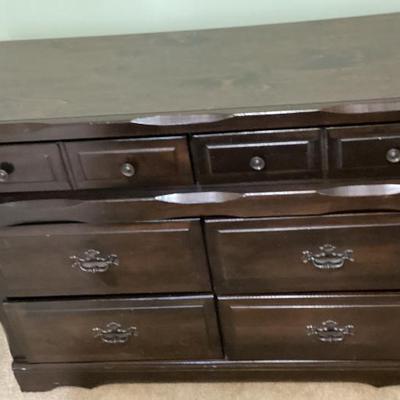 Sale Photo Thumbnail #133: Bedroom Mahogany 5 Drawer Chest