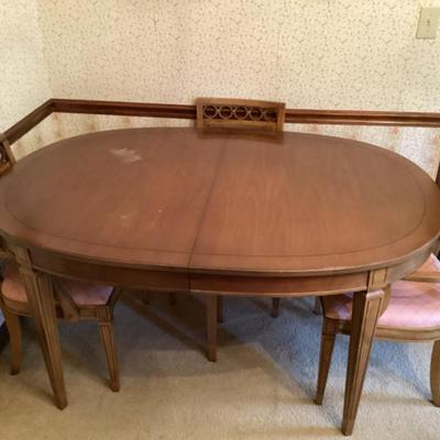 Mid century modern diningroom table with leaves and chairs