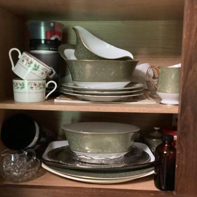 Sale Photo Thumbnail #164: Dishes
