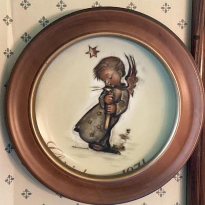 Sale Photo Thumbnail #90: Wall art round wood frame with boy angel