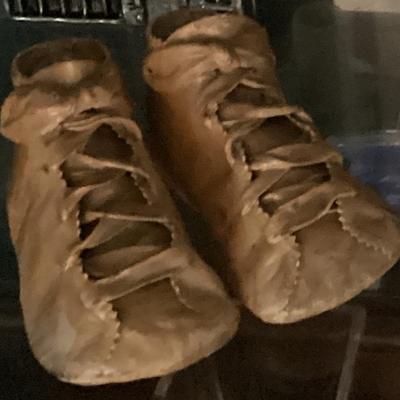 Sale Photo Thumbnail #68: Shoes figurine
