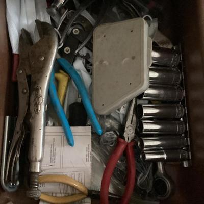 Sale Photo Thumbnail #33: Assorted tools
