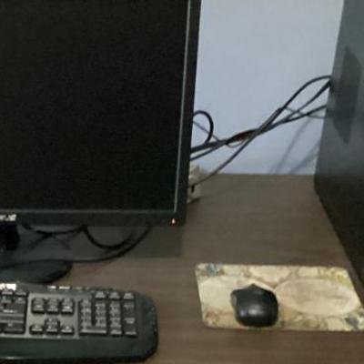 Sale Photo Thumbnail #44: Computer with monitor and keyboard