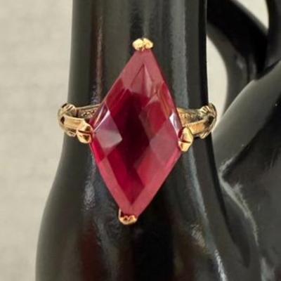 Vintage 14K Yellow Gold Ring With Large Red Stone, Size 8, 3.84 Grams