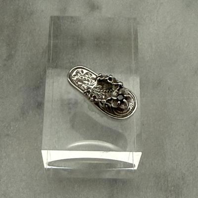 14k White Gold Sandal Pendant W/black Stone, .75" Long, 1.77 Grams