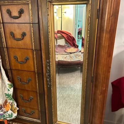 Sale Photo Thumbnail #702