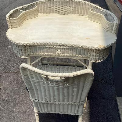 Wicker Vanity With Chair