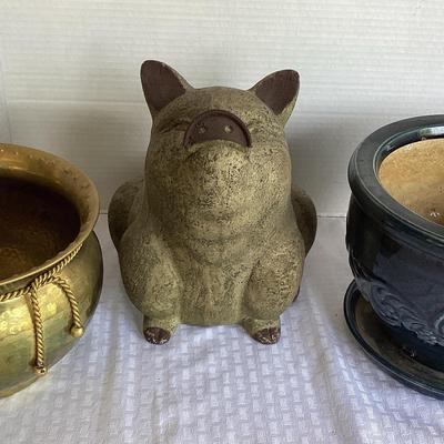 Garden Planters & Pig Statue