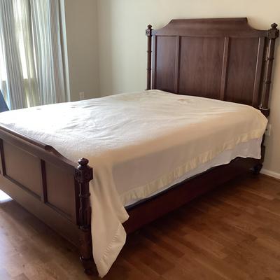 Queen Size Bed With Wooden Frame