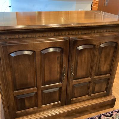 Mason’s Furniture Wonderland Ethan Allen Bar Cabinet 
