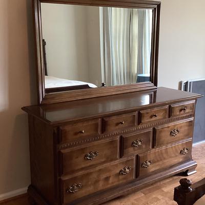 Ethan Allen Dresser With Removable Mirror