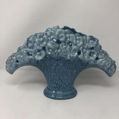 81 vintageroyalhaegerbluefanbasketvase
