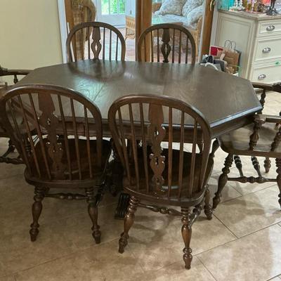 Dark Finish Kitchen Table w/ 6 Chairs & 2 Leaves