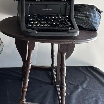 Vintage Underwood Typewriter With Cover And Table