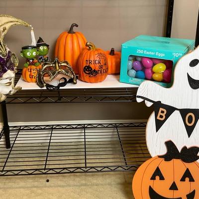 Seasonal Decor Lot – Halloween, Mardi Gras & Easter
