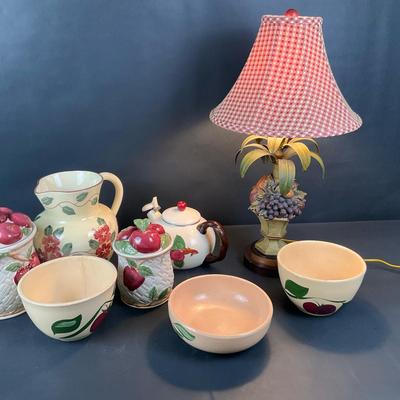Mixed Lot Of Fruity Accents For The Kitchen 
