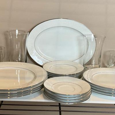 Noritake Service For 4 Plates And Large Glassware Set