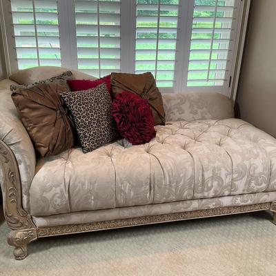 Comfortable Tufted Chaise Lounge