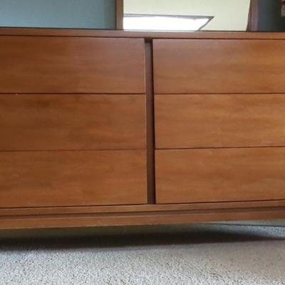 The Basic Line Dresser With Glass Top