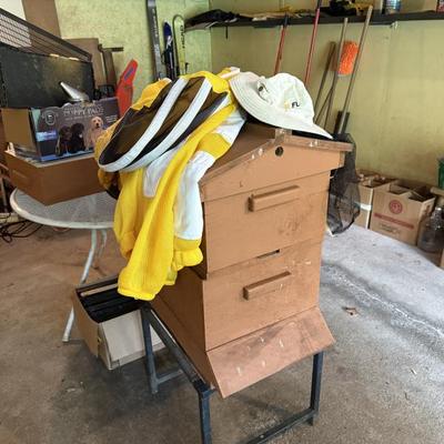 Sale Photo Thumbnail #152: Full bee keeping set 