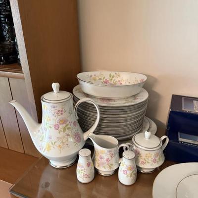 Sale Photo Thumbnail #32: Noritake Harmony dishes 
