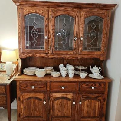 Sideboard hutch with glass cabinet doors 